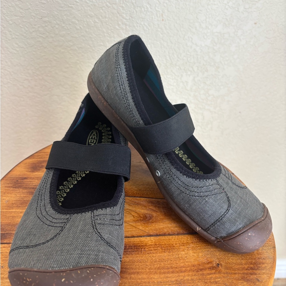 Keen Women's Gray Flats with Strap